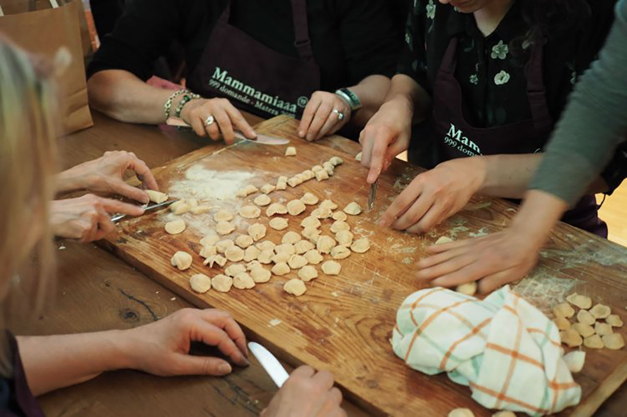 Mammamiaaa: storie di famiglie e tradizioni attraverso cibo e cucina